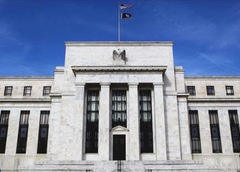 Bazı bankalardaki büyük mevduat çıkışları kredi koşullarında baskı oluşturabilir