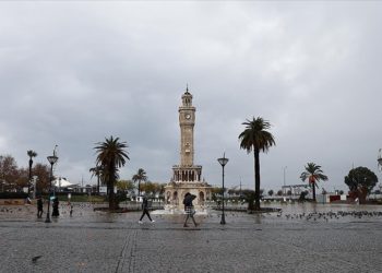 Ege ve Akdeniz bölgelerinin batısı için gök gürültülü sağanak uyarısı