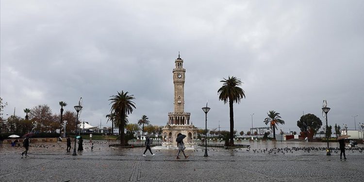 Ege ve Akdeniz bölgelerinin batısı için gök gürültülü sağanak uyarısı
