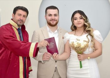 Kahramanmaraş’ta depremlerden dolayı ertelenen nikahlar kıyılıyor