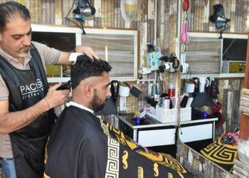 Kerküklü “seyyar berber” aracıyla sokak sokak gezerek hizmet sunuyor