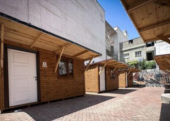 Depremzede kuyumcular, ahşap prefabriklerde iş başı yapacak