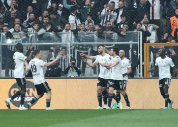 Beşiktaş, depremzedeler için Azerbaycan’da dostluk maçına çıkacak