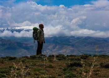 Van'da doğaseverler 2 bin 500 rakımlı Keşiş Gölü'nün çevresini gezdi