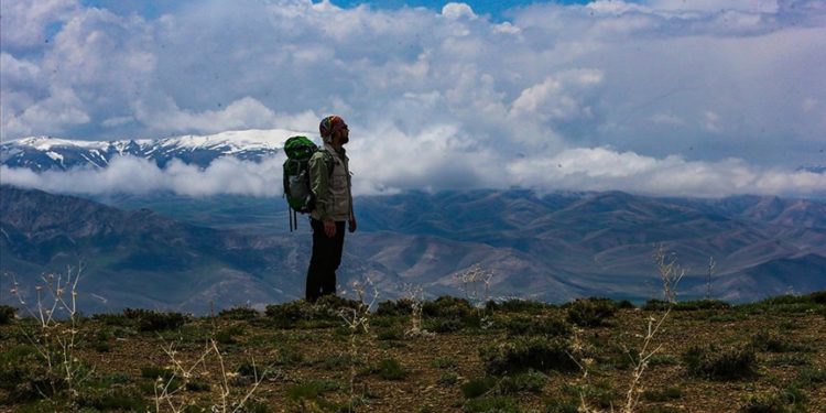 Van'da doğaseverler 2 bin 500 rakımlı Keşiş Gölü'nün çevresini gezdi