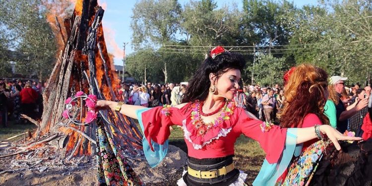 Hıdırellez yüzlerce yıldır renkli ritüellerle kutlanıyor