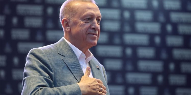 Deprem bölgesindeki lise öğrencileri için kendi illerinde yüzde 25’lik ek kontenjan ayrılacak