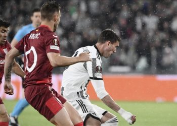 Juventus, Sevilla ile puanları paylaştı