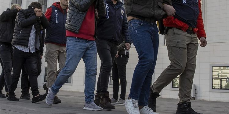 Ankara’da kamu kurumlarına ait 450 internet sitesine siber saldırı girişiminde bulunan 32 kişi gözaltına alındı