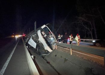 Bursa'da öğrencileri taşıyan tur otobüsü devrildi
