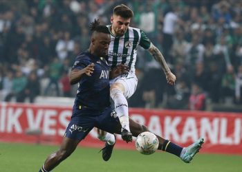 Fenerbahçe deplasmanda Giresunspor ile 1-1 berabere kaldı