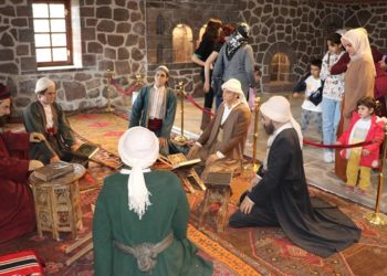 Ağrı’da misafir edilen depremzedeler İshak Paşa Sarayı’nı gezdi