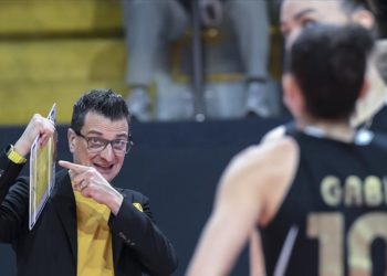 VakıfBank-Guidetti birlikteliği kupa kazanma geleneğini sürdürüyor