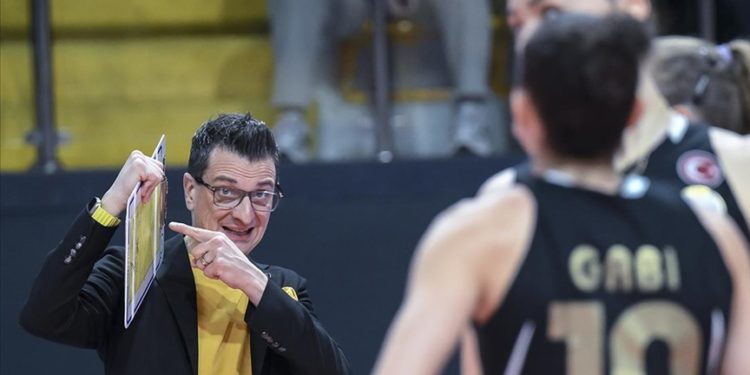 VakıfBank-Guidetti birlikteliği kupa kazanma geleneğini sürdürüyor