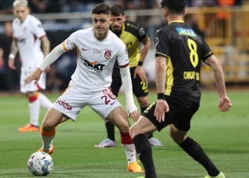 Lider Galatasaray, İstanbulspor engelini 2 golle geçti