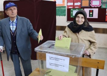 Sakarya, Kocaeli ve Zonguldak’ta “asırlık çınarlar” oy kullanmak için sandığa gitti