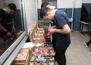 Meslek lisesinde üretilen zeka oyunları deprem bölgesindeki okullara gönderiliyor