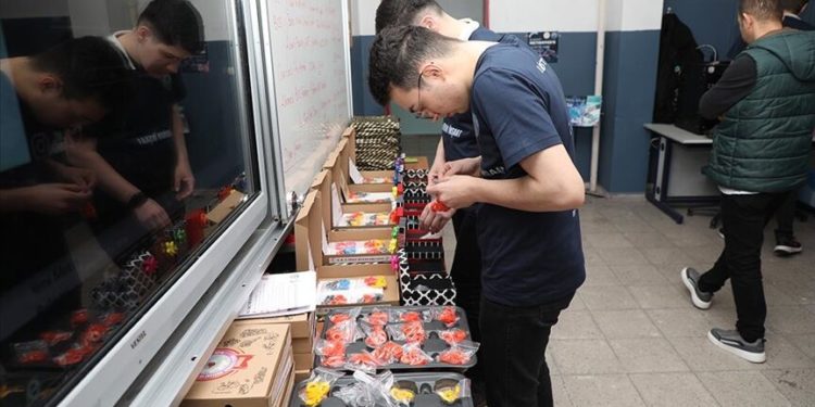 Meslek lisesinde üretilen zeka oyunları deprem bölgesindeki okullara gönderiliyor