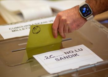 Yurt dışı ve gümrüklerde şu ana kadar yaklaşık 1 milyon 600 bin seçmen oy kullandı