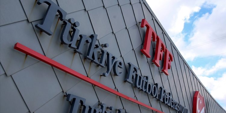 Futbolda UEFA ve ulusal lisansı alan takımlar belli oldu