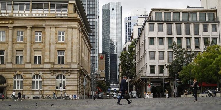 Avrupa’da işten çıkarma dalgası ekonomideki yavaşlama belirtileriyle genişliyor