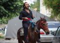 Hatay'da bir seçmen oy kullanmaya atla geldi
