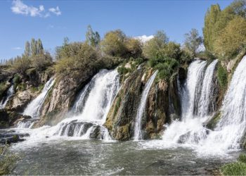Muradiye Şelalesi'nin "Nitelikli Doğal Koruma Alanı" olarak tescillenmesi bölge halkını sevindirdi