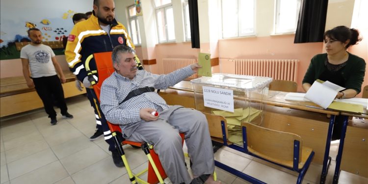 Sağlık Bakanlığı 9 bin 670 hasta seçmene ulaşım hizmeti verdi