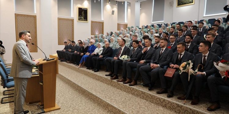 Saraybosna’daki Gazi Hüsrev Bey Medresesi 473’üncü mezunlarını verdi