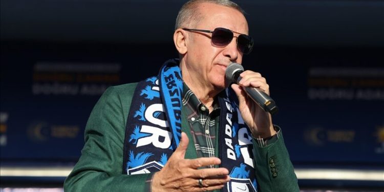 Doğal gaz ve petrol arama çalışmalarımıza hem karada hem denizde devam edeceğiz