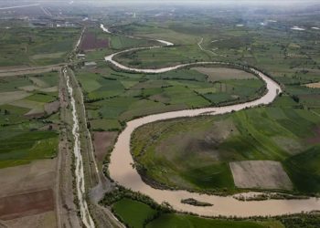 Karasu Nehri çevresi ilkbahar yağışlarıyla yeşile büründü