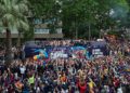 Barcelonalı futbolcular lig şampiyonluğunu kent merkezinde taraftarlarıyla kutladı