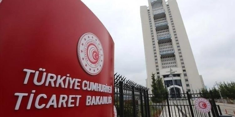 Ticaret Bakanlığı piyasada güvenli ürünlerin satılması için firmaları bilgilendirecek