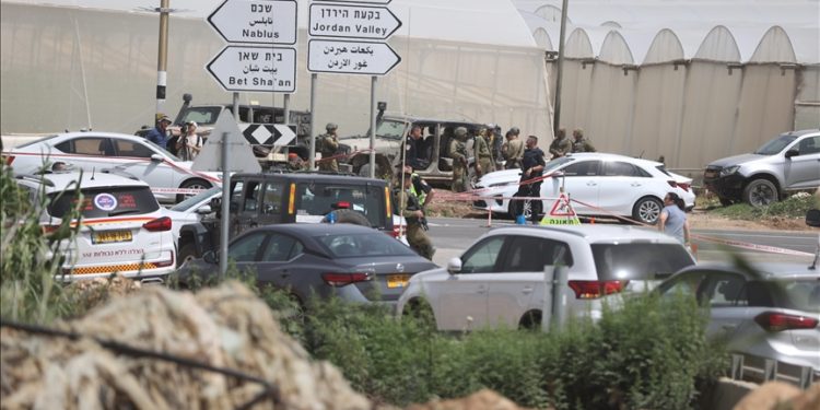 Yahudi yerleşimciler, Kudüs’ün kuzeydoğusunda yasa dışı yerleşim birimi kurdu