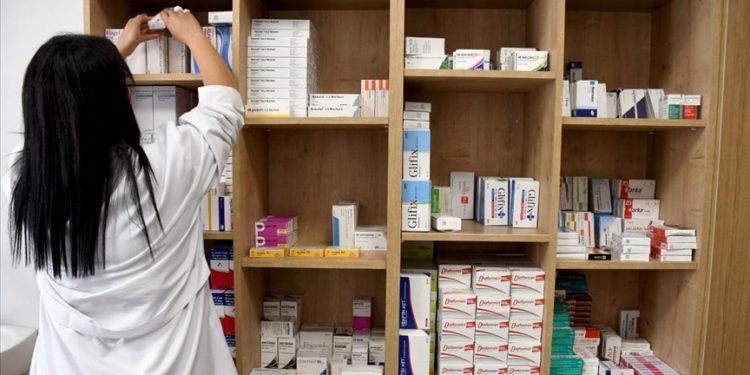 Defne Devlet Hastanesi eczane hizmetiyle de hastalara kolaylık sağlıyor