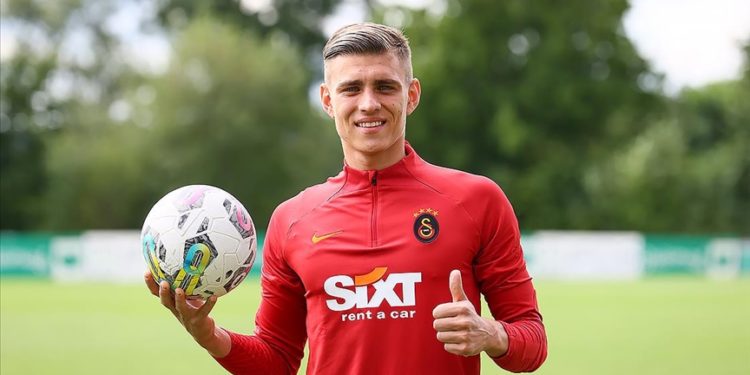 Kazımcan Karataş, Galatasaray formasıyla hedeflerini paylaştı