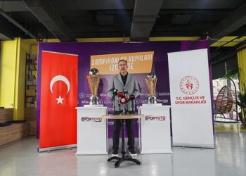 Spor Toto Süper Lig ve 1. Lig şampiyonluk kupaları tanıtıldı