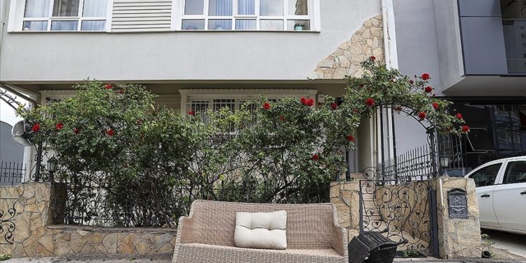 Fırtınada uçan koltuğun sahibi aranıyor