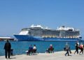 Kuşadası'na dev kruvaziyerle 4 bin 200 turist geldi