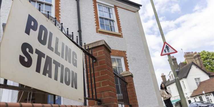 İngiltere’deki yerel seçimlerin sonucunda Muhafazakar Parti yaklaşık 1000 sandalye kaybetti