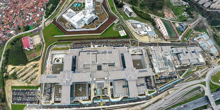 Kocaeli Şehir Hastanesi bölgenin “sağlık üssü” olma yolunda