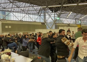 Amsterdam'da terör örgütü PKK sempatizanları sandık müşahitlerine saldırdı