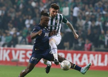 Fenerbahçe deplasmanda Giresunspor ile 1-1 berabere kaldı
