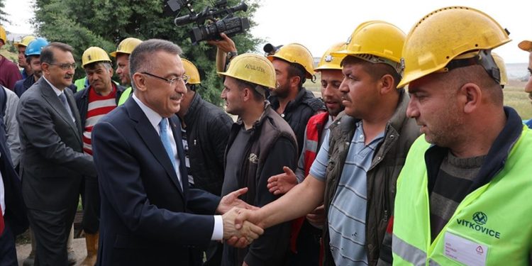 Oktay ve Dönmez, Eskişehir’deki Yunus Emre Termik Santrali’ni ziyaret etti