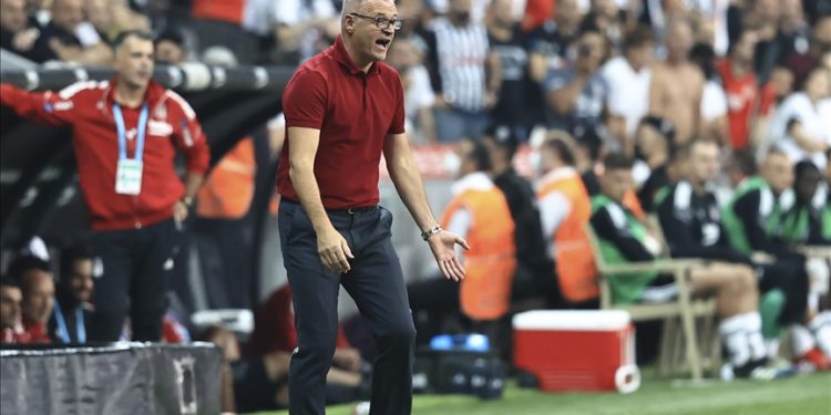 Giresunspor'da teknik direktörlüğe İrfan Buz getirildi