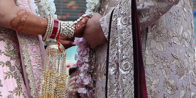 Hindistan'da düğünden kaçan damadı en az 20 kilometre takip eden gelin muradına erdi