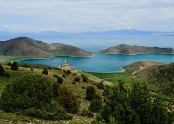 Tarih ve doğa şehri Van ilkbaharda bir başka güzel