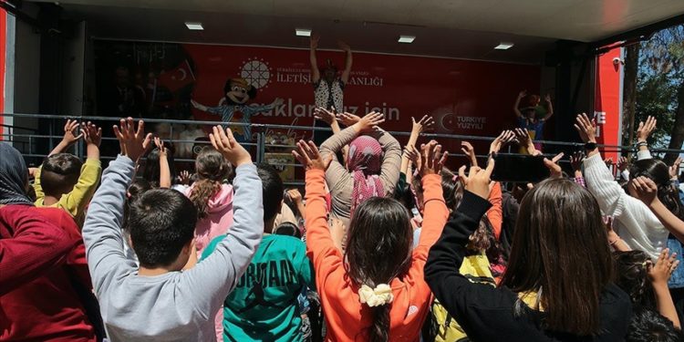 Cumhurbaşkanlığı İletişim Başkanlığı Kahramanmaraş’ta depremzede çocuklar için etkinlik düzenledi