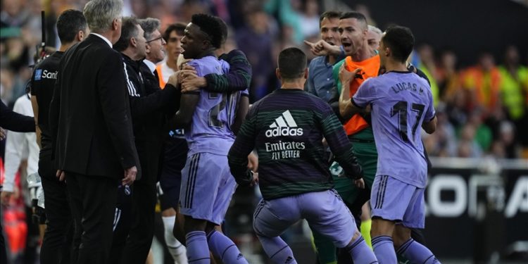 Valencia’ya ırkçılıktan 5 maç seyircisiz oynama cezası