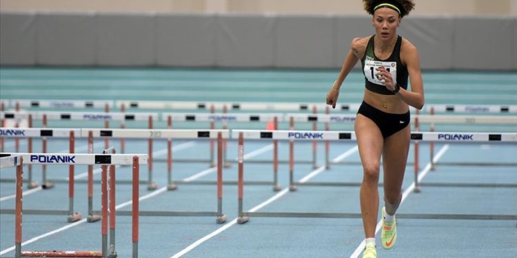 Milli atlet Buse Savaşkan, Polonya'da altın madalya kazandı